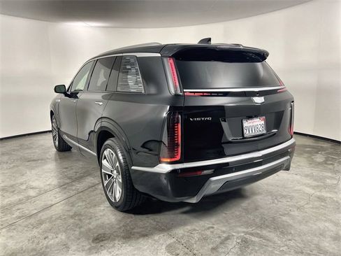 Used 2026 Cadillac Vistiq Luxury image 6
