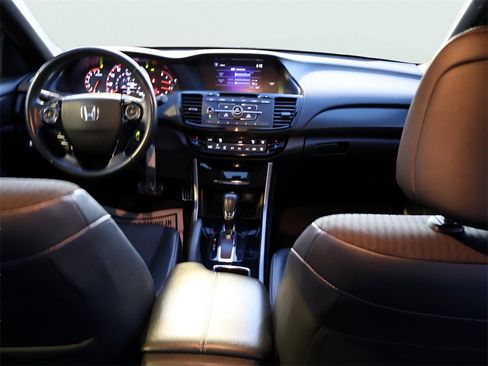 Used 2017 Honda Accord Sport image 15