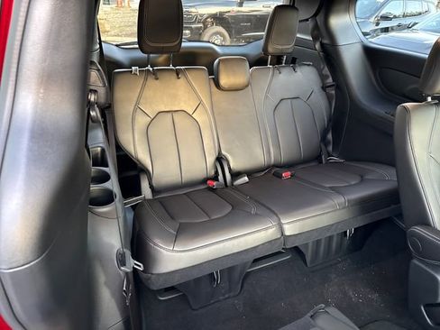 New 2025 Chrysler Pacifica Select image 12