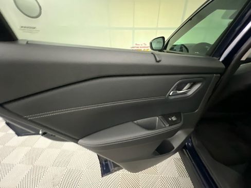 Used 2025 Nissan Rogue SV w/ SV Premium Package FWD image 25