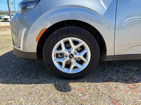 Used 2025 Kia Soul LX w/ LX Technology Package FWD image 23