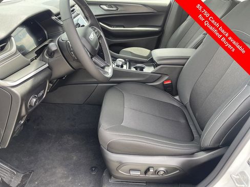 New 2025 Jeep Grand Cherokee Laredo X w/ Luxury Tech Group I image 18