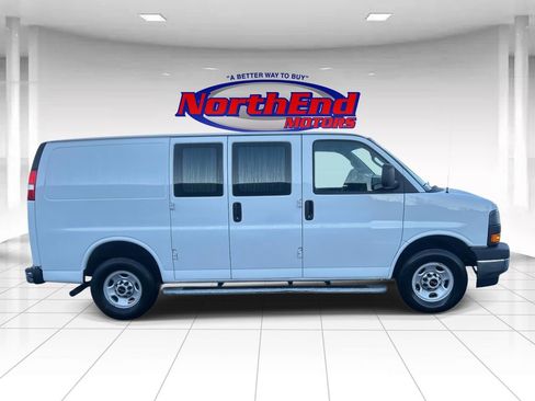 Used 2024 GMC Savana 2500 w/ Driver Convenience Package image 2