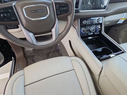 Used 2024 GMC Yukon Denali w/ Advanced Technology Package RWD image 11