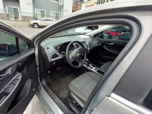 Used 2018 Chevrolet Cruze LT image 16