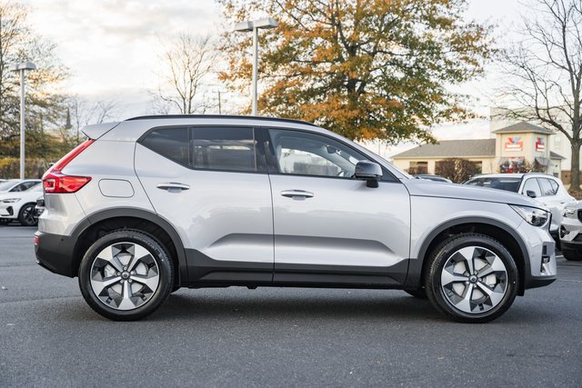 Used 2026 Volvo XC40 B4 Plus w/ Protection Package Premier FWD image 3