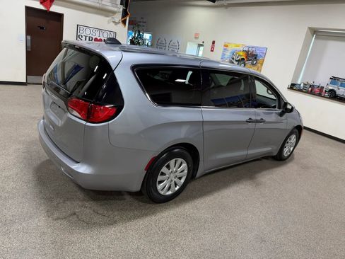 Used 2021 Chrysler Voyager L FWD image 15