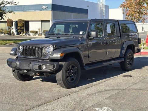 Used 2024 Jeep Gladiator Sport image 8