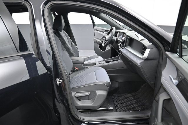 New 2026 Volkswagen Tiguan SE R-Line FWD image 14