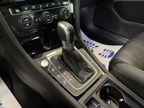Used 2018 Volkswagen Golf R 4-Door AWD/4WD image 40