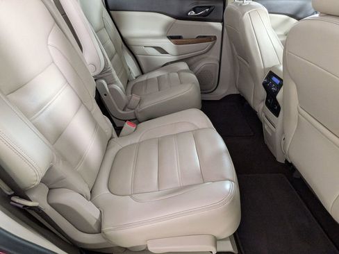 Used 2017 GMC Acadia Denali w/ Technology Package FWD image 28