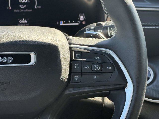 Used 2023 Jeep Grand Cherokee Altitude AWD/4WD image 18