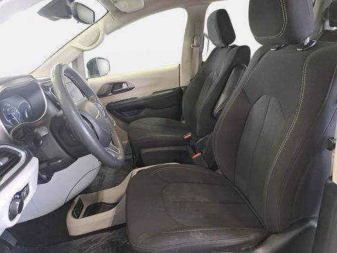 Used 2023 Chrysler Voyager LX FWD image 17