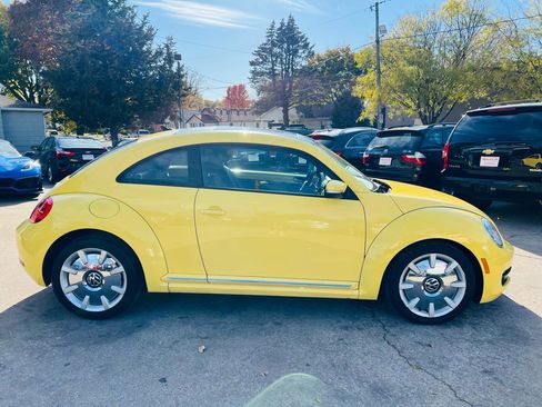 Used 2012 Volkswagen Beetle 2.5 image 2