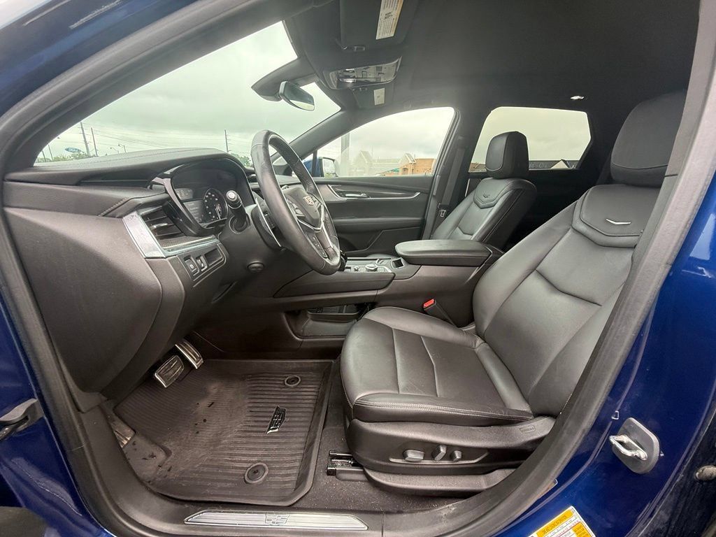 Certified 2024 Cadillac XT5 Sportv w/ LPO, Floor Liner Package AWD/4WD image 23
