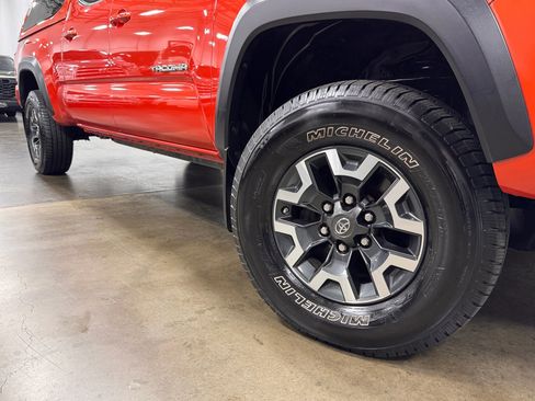 Used 2016 Toyota Tacoma TRD Off-Road w/ Premium & Technology Package image 22
