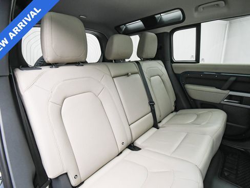 Used 2024 Land Rover Defender 110 S image 47