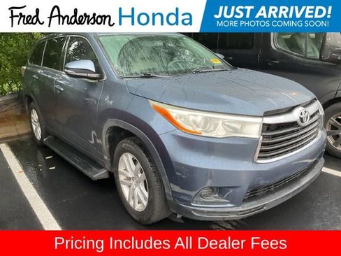 Used 2014 Toyota Highlander LE FWD image 1