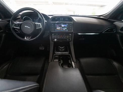 Used 2018 Jaguar F-PACE S image 26