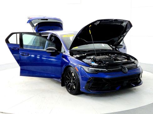 Used 2025 Volkswagen Golf R Black Edition image 9