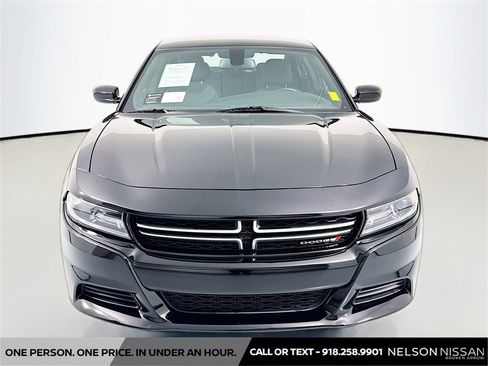 Used 2017 Dodge Charger SE w/ Popular Equipment Group image 2