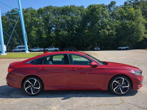 Used 2018 Honda Accord Sport image 2