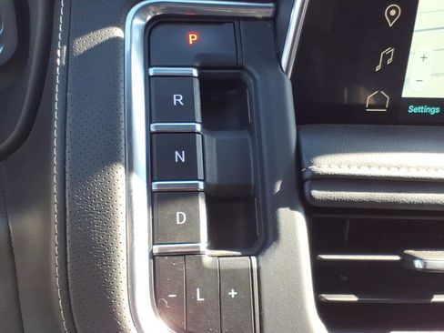 Used 2023 GMC Yukon XL SLT image 11