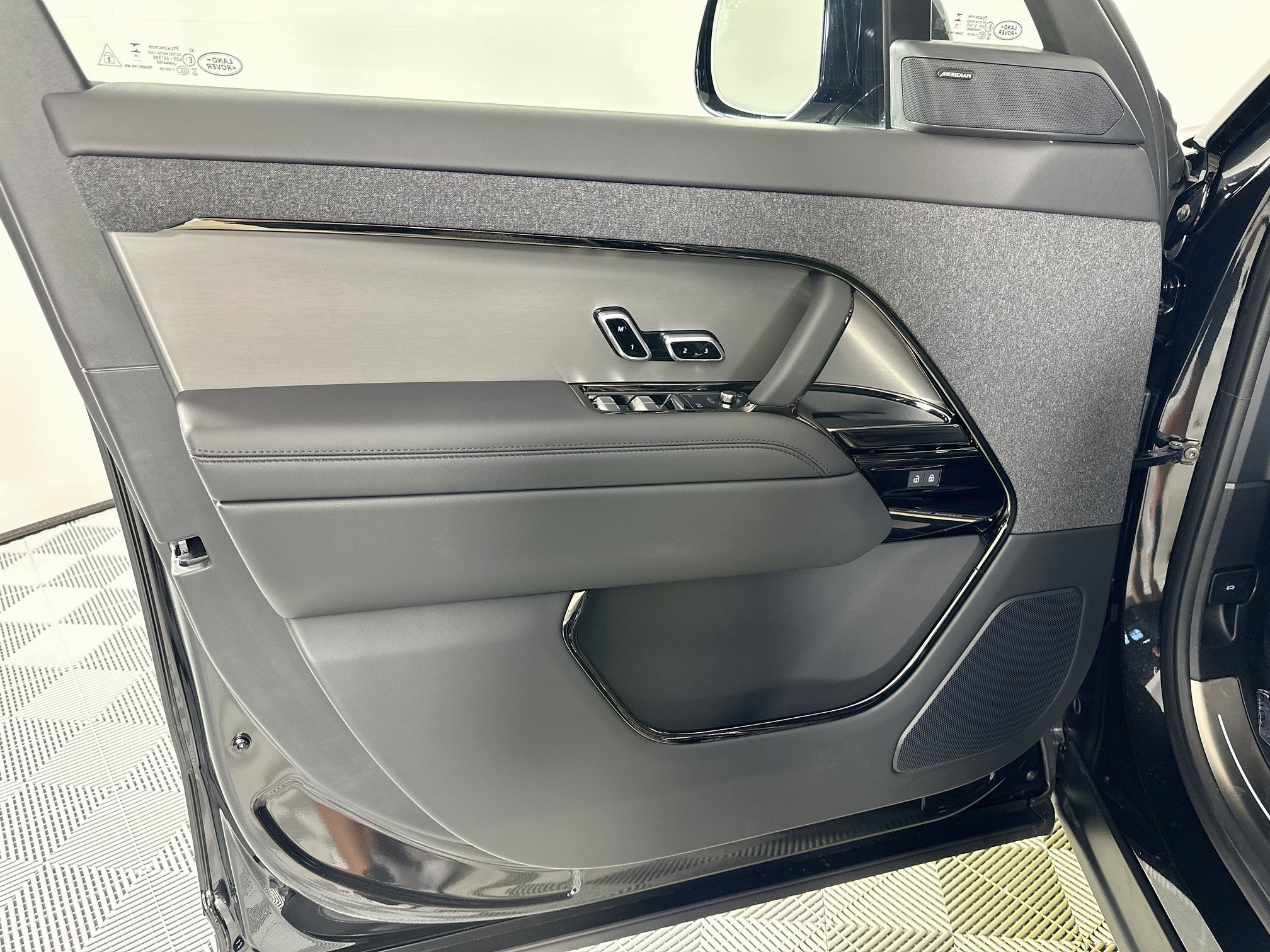 New 2027 Land Rover Range Rover Sport SE AWD/4WD image 14