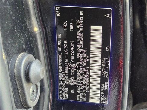 Used 2023 Toyota Highlander XLE FWD image 22