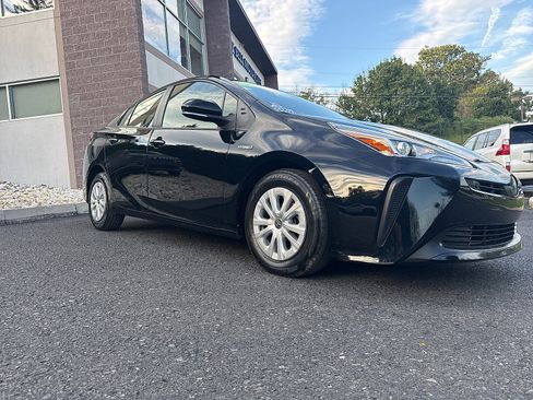 Used 2021 Toyota Prius LE w/ Carpet Mat Package (TMS) FWD image 18