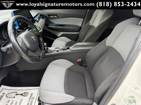 Used 2019 Toyota C-HR XLE FWD image 15