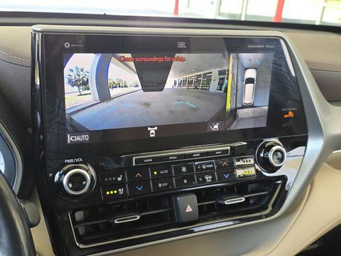 Certified 2021 Toyota Highlander Platinum FWD image 20