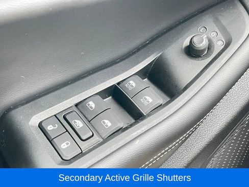 Used 2025 Jeep Grand Cherokee Laredo X w/ Luxury Tech Group I AWD/4WD image 17