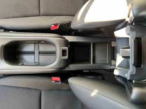 Used 2022 Honda HR-V LX image 24