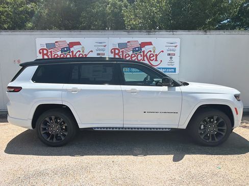 New 2026 Jeep Grand Cherokee L Limited AWD/4WD image 40