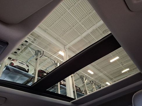 Used 2021 Nissan Rogue SL image 16