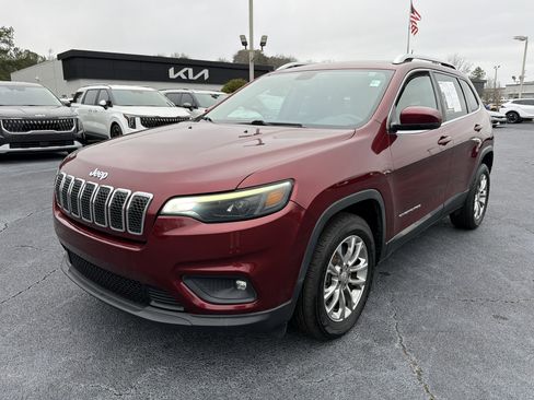 Used 2019 Jeep Cherokee Latitude Plus image 3