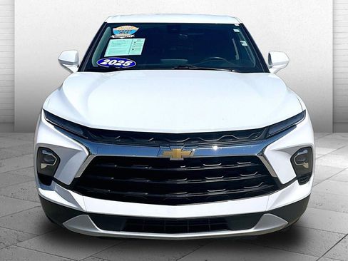 Used 2025 Chevrolet Blazer LT FWD image 2