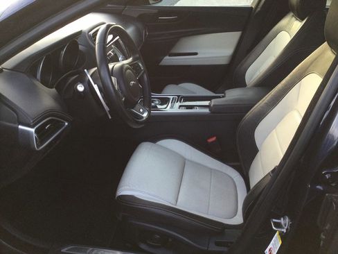 Used 2018 Jaguar XE R-Sport image 19