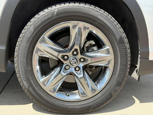 Used 2018 Toyota Highlander Limited Platinum FWD image 9