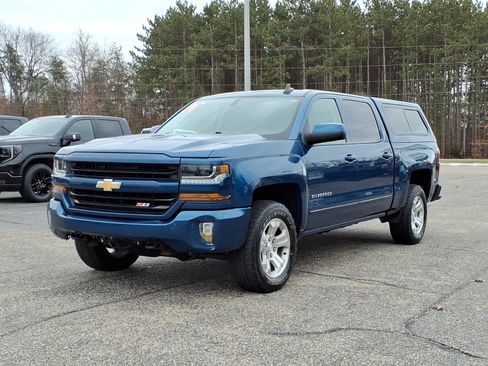 Used 2018 Chevrolet Silverado 1500 LT w/ All Star Edition AWD/4WD image 3