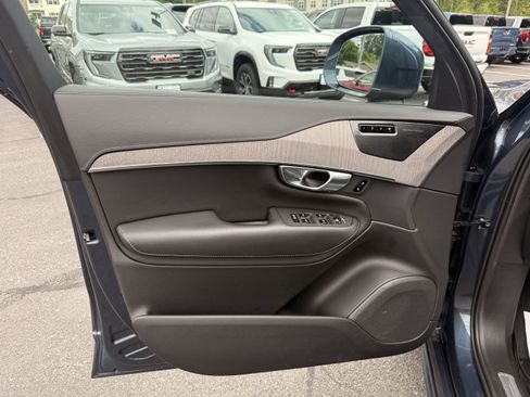 Used 2022 Volvo XC90 T8 Inscription image 10