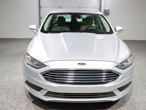 Used 2018 Ford Fusion SE image 4
