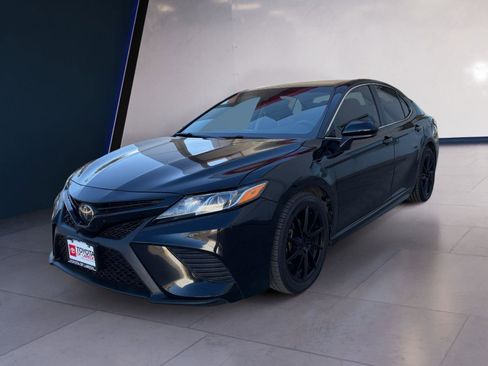 Used 2020 Toyota Camry SE image 1