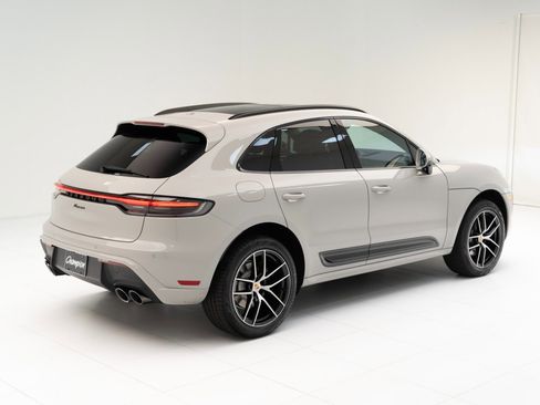 Certified 2025 Porsche Macan AWD/4WD image 9