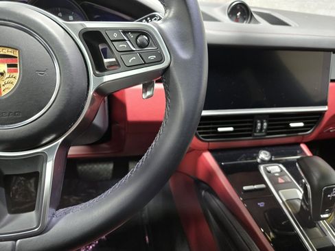 Used 2022 Porsche Cayenne Platinum Edition image 16