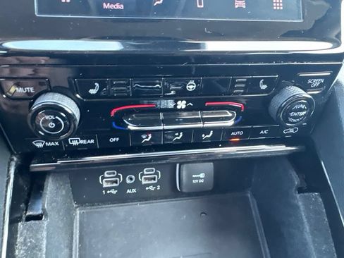Used 2021 Jeep Grand Cherokee L Laredo w/ Luxury Tech Group I AWD/4WD image 24