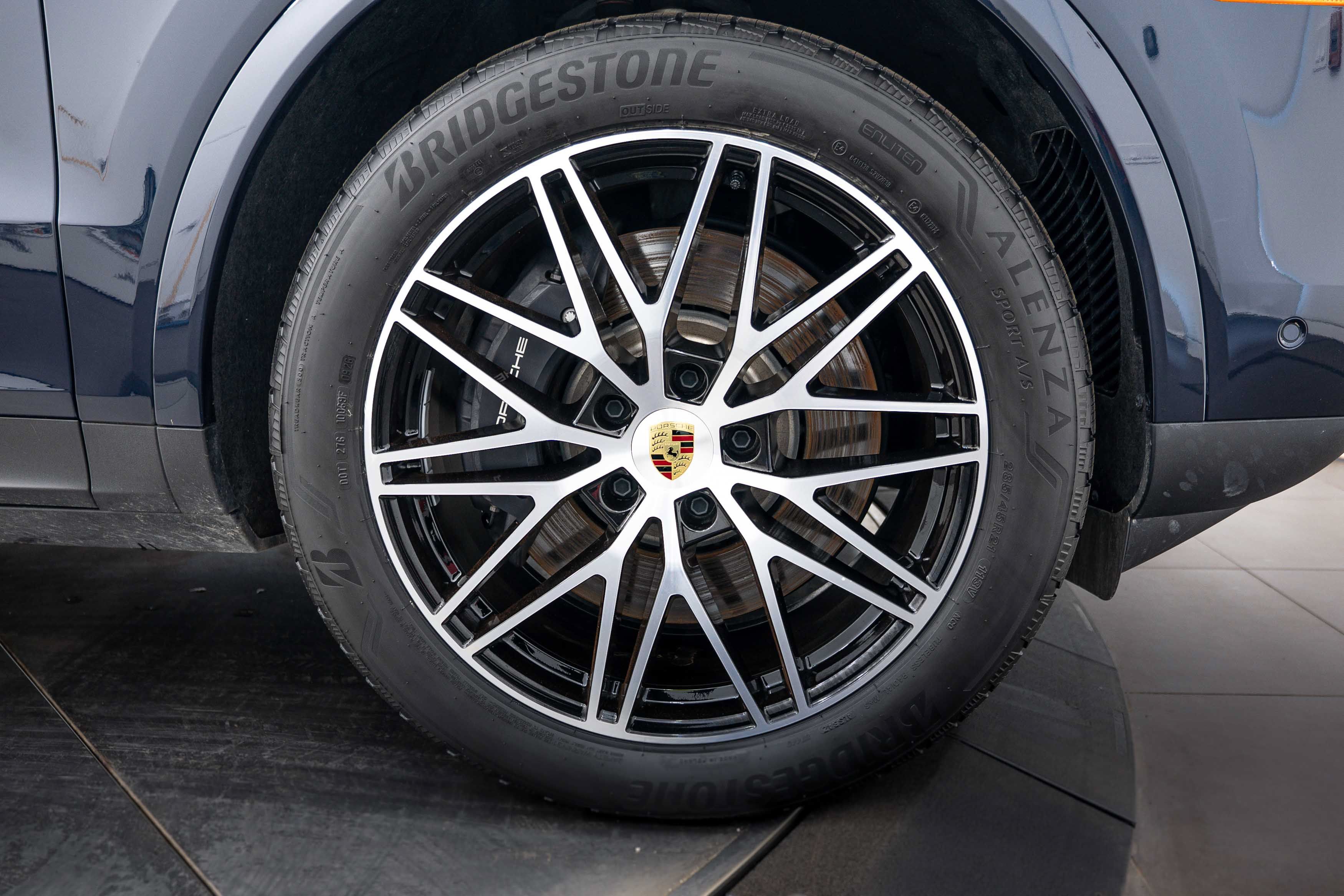 Certified 2024 Porsche Cayenne Coupe AWD/4WD image 11