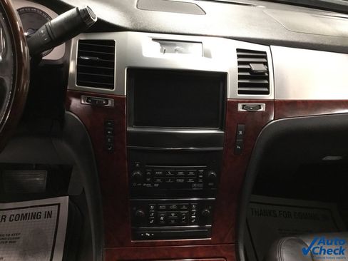 Used 2011 Cadillac Escalade EXT Luxury image 57
