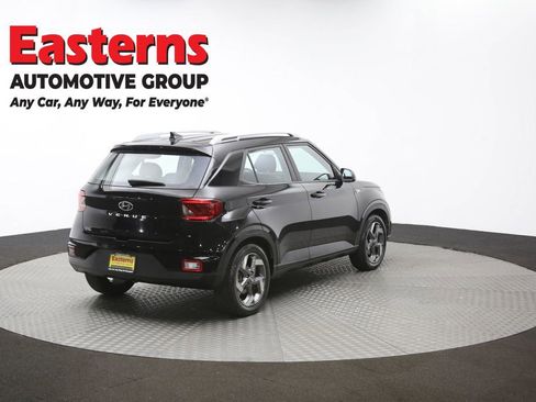 Used 2022 Hyundai Venue SEL image 40